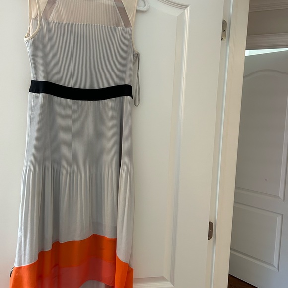 BCBG Maxazria beautiful dress size small in perfect condition - Picture 4 of 9